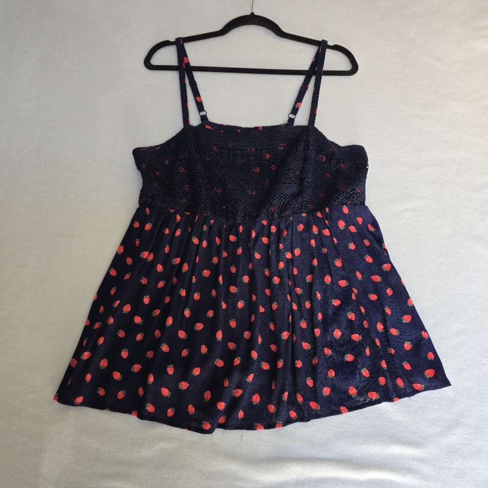 Torrid babydol style top‎ with strawberry torrid size 0